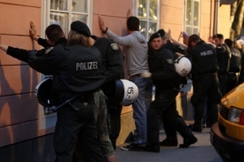 Rakouská policie měla plné ruce práce s fanoušky v Klagenfurtu
